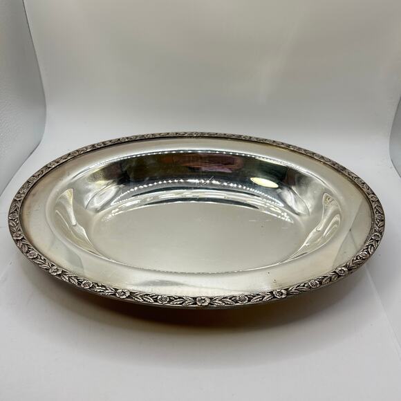 Wm. Rogers Silverplate Serving Bowl - Primrose Pattern 1812 Oval 9x12 in Floral - Picture 1 of 16